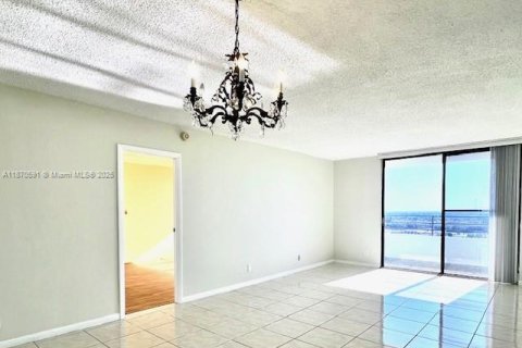 Copropriété à vendre à Hallandale Beach, Floride: 2 chambres, 130.06 m2 № 1977602 - photo 13