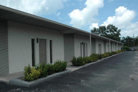 Commercial property in Largo, Florida № 1336783 - photo 1