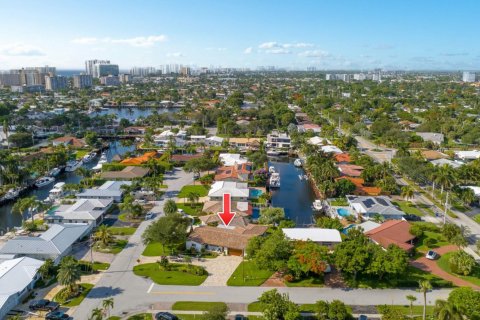 House in Pompano Beach, Florida 3 bedrooms, 178.37 sq.m. № 1092394 - photo 1