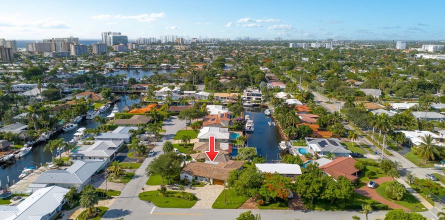 House in Pompano Beach, Florida 3 bedrooms, 178.37 sq.m. № 1092394