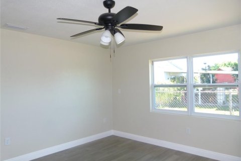 House in Okeechobee, Florida 3 bedrooms, 115.94 sq.m. № 1590062 - photo 12