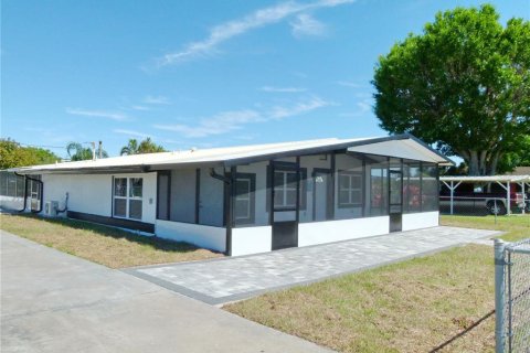 House in Okeechobee, Florida 3 bedrooms, 115.94 sq.m. № 1590062 - photo 2