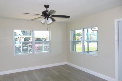 House in Okeechobee, Florida 3 bedrooms, 115.94 sq.m. № 1590062 - photo 11