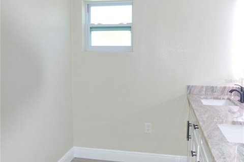 House in Okeechobee, Florida 3 bedrooms, 115.94 sq.m. № 1590062 - photo 18