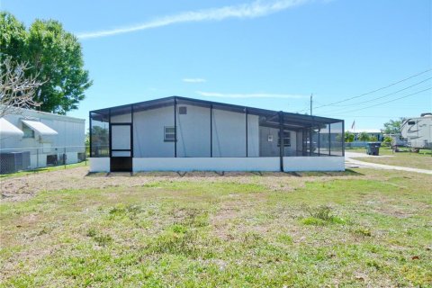 House in Okeechobee, Florida 3 bedrooms, 115.94 sq.m. № 1590062 - photo 5