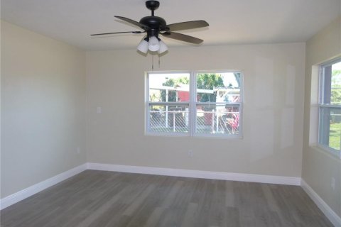 House in Okeechobee, Florida 3 bedrooms, 115.94 sq.m. № 1590062 - photo 14