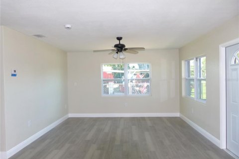 House in Okeechobee, Florida 3 bedrooms, 115.94 sq.m. № 1590062 - photo 13