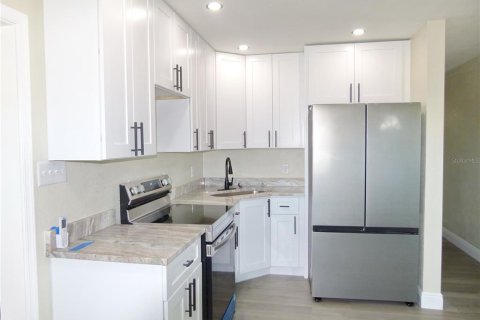 House in Okeechobee, Florida 3 bedrooms, 115.94 sq.m. № 1590062 - photo 9