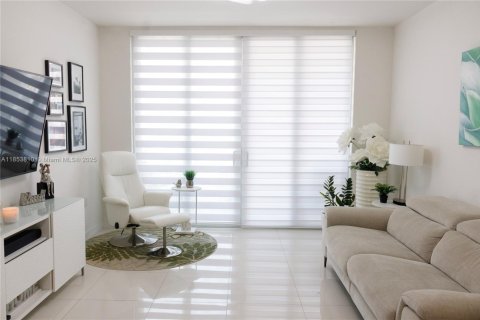Condominio en venta en Doral, Florida, 1 dormitorio, 91.88 m2 № 1872286 - foto 5