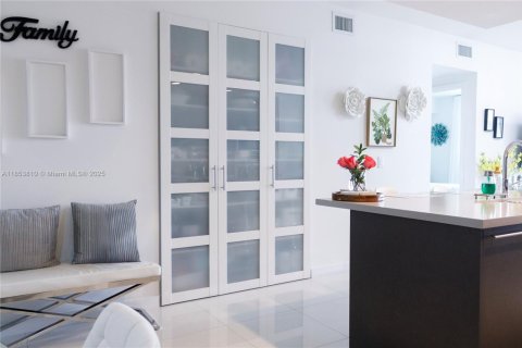 Condominio en venta en Doral, Florida, 1 dormitorio, 91.88 m2 № 1872286 - foto 18