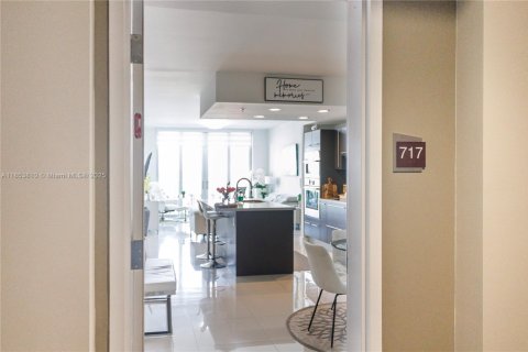 Condominio en venta en Doral, Florida, 1 dormitorio, 91.88 m2 № 1872286 - foto 10