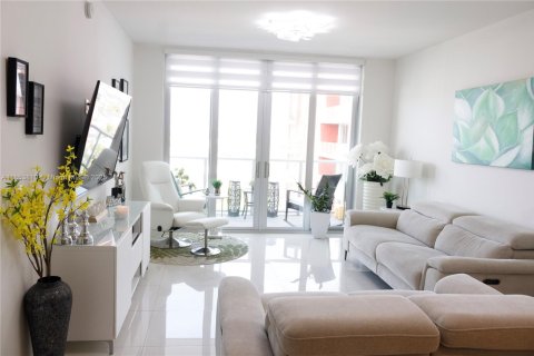 Condominio en venta en Doral, Florida, 1 dormitorio, 91.88 m2 № 1872286 - foto 1