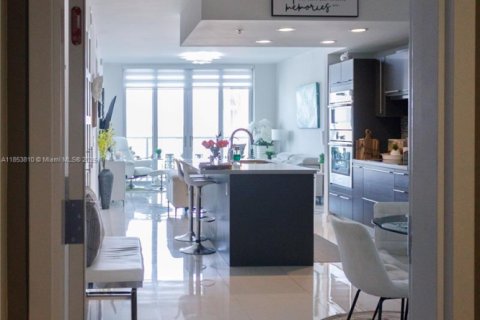 Condominio en venta en Doral, Florida, 1 dormitorio, 91.88 m2 № 1872286 - foto 11