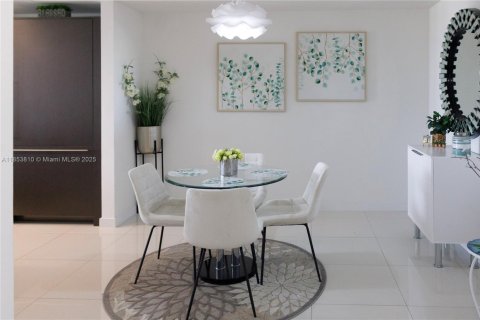 Condominio en venta en Doral, Florida, 1 dormitorio, 91.88 m2 № 1872286 - foto 12