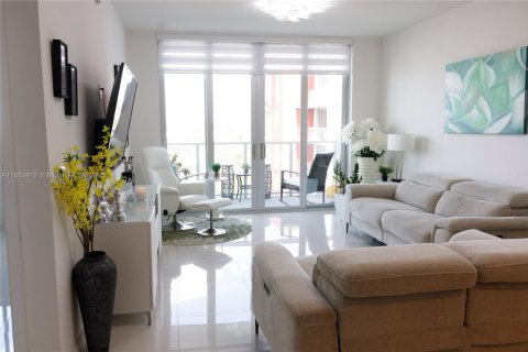 Condominio en venta en Doral, Florida, 1 dormitorio, 91.88 m2 № 1872286 - foto 3