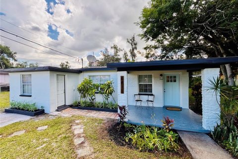 House in Tampa, Florida 4 bedrooms, 112.32 sq.m. № 1884590 - photo 2