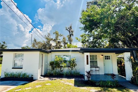 House in Tampa, Florida 4 bedrooms, 112.32 sq.m. № 1884590 - photo 1
