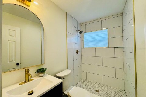 House in Tampa, Florida 4 bedrooms, 112.32 sq.m. № 1884590 - photo 15