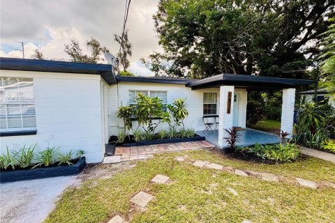 House in Tampa, Florida 4 bedrooms, 112.32 sq.m. № 1884590 - photo 3