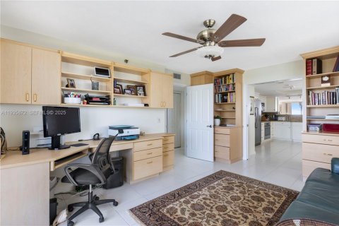 Condominio en alquiler en Hutchinson Island South, Florida, 3 dormitorios, 250.93 m2 № 1993971 - foto 18