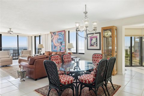 Condominio en alquiler en Hutchinson Island South, Florida, 3 dormitorios, 250.93 m2 № 1993971 - foto 11