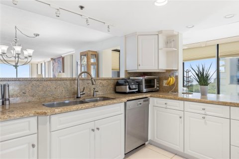 Condominio en alquiler en Hutchinson Island South, Florida, 3 dormitorios, 250.93 m2 № 1993971 - foto 28