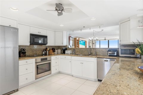 Condominio en alquiler en Hutchinson Island South, Florida, 3 dormitorios, 250.93 m2 № 1993971 - foto 26