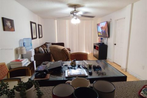 Condominio en venta en Miami, Florida, 2 dormitorios, 74.32 m2 № 2080264 - foto 16