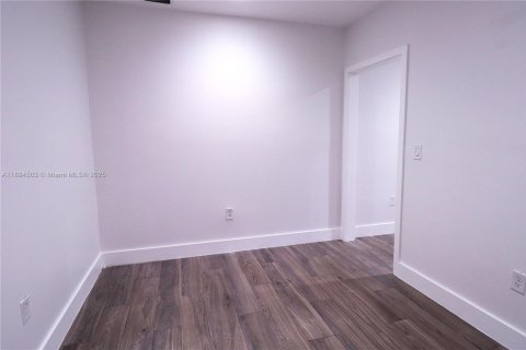 Immobilier commercial à louer à Miami, Floride: 1 chambre, 152.36 m2 № 1947100 - photo 13