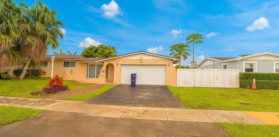 Immobilier commercial à Miami, Floride 1 chambre, 152.36 m2 № 1947100