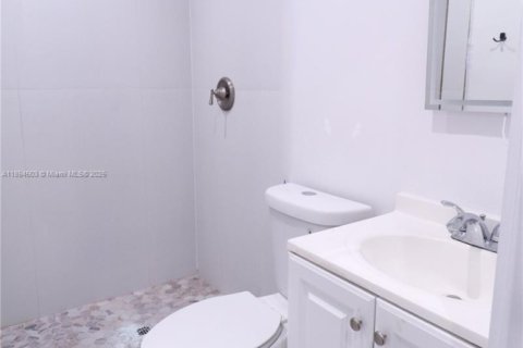 Immobilier commercial à louer à Miami, Floride: 1 chambre, 152.36 m2 № 1947100 - photo 9