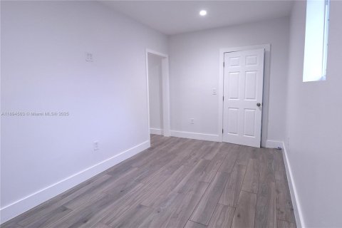 Immobilier commercial à louer à Miami, Floride: 1 chambre, 152.36 m2 № 1947100 - photo 6