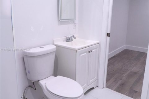 Immobilier commercial à louer à Miami, Floride: 1 chambre, 152.36 m2 № 1947100 - photo 11