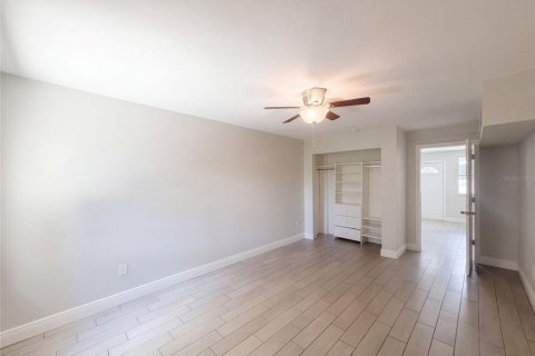 House in Clearwater, Florida 4 bedrooms, 114.64 sq.m. № 2391306 - photo 4