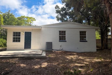 House in Clearwater, Florida 4 bedrooms, 114.64 sq.m. № 2391306 - photo 5