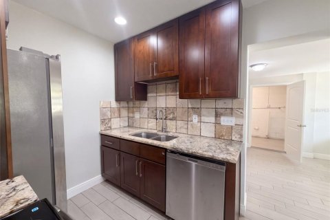 House in Clearwater, Florida 4 bedrooms, 114.64 sq.m. № 2391306 - photo 7