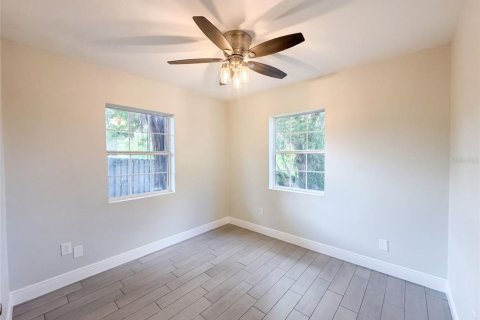 House in Clearwater, Florida 4 bedrooms, 114.64 sq.m. № 2391306 - photo 11