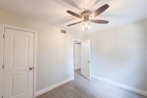 House in Clearwater, Florida 4 bedrooms, 114.64 sq.m. № 2391306 - photo 10