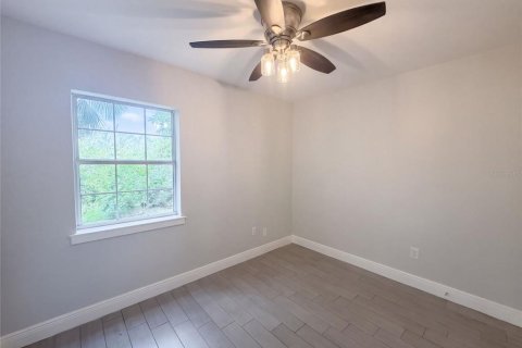 House in Clearwater, Florida 4 bedrooms, 114.64 sq.m. № 2391306 - photo 9