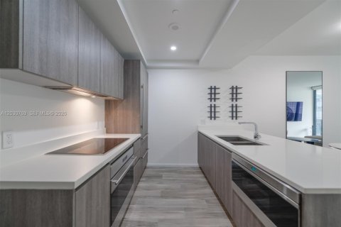 Condo in Miami, Florida, 1 bedroom  № 2086470 - photo 11