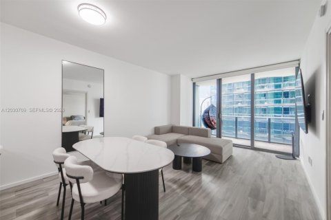 Condo in Miami, Florida, 1 bedroom  № 2086470 - photo 2