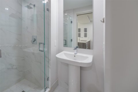 Condo in Miami, Florida, 1 bedroom  № 2086470 - photo 14