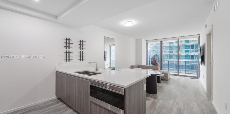 Condo in Miami, Florida, 1 bedroom  № 2086470