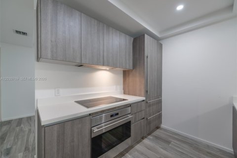 Condo in Miami, Florida, 1 bedroom  № 2086470 - photo 12