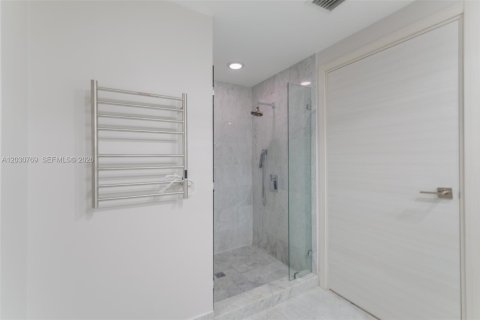 Condo in Miami, Florida, 1 bedroom  № 2086470 - photo 25