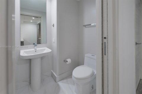 Condo in Miami, Florida, 1 bedroom  № 2086470 - photo 13