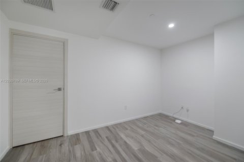 Condo in Miami, Florida, 1 bedroom  № 2086470 - photo 15