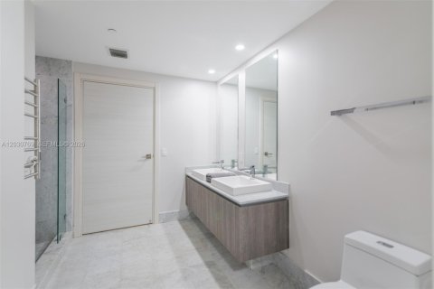 Condo in Miami, Florida, 1 bedroom  № 2086470 - photo 24