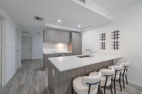 Condo in Miami, Florida, 1 bedroom  № 2086470 - photo 10