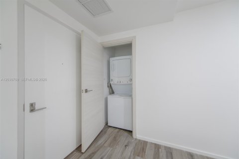Condo in Miami, Florida, 1 bedroom  № 2086470 - photo 18